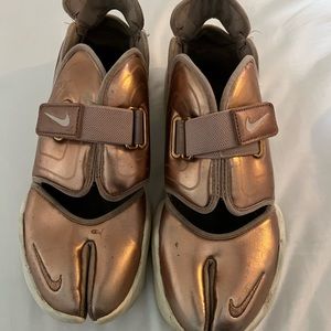 Nike aqua rift Mary Jane sneaker pink gold